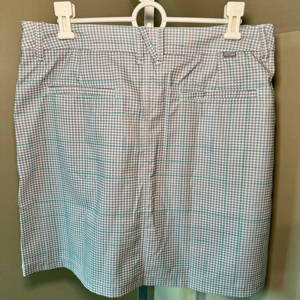Women’s Nivo by Lanctot gray‎ and light blue plaid golf skirt size 8 NWT
